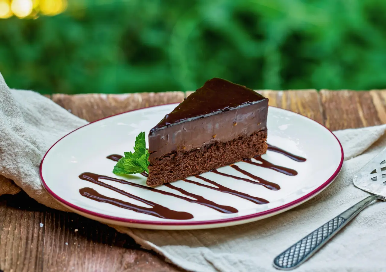 Fatias de bolo de chocolate para vender